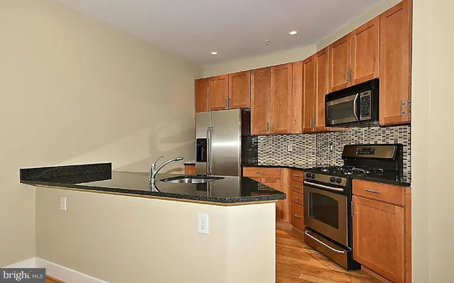 $2,350 | 1800 Wilson Boulevard, Unit 101, Arlington, VA 22201