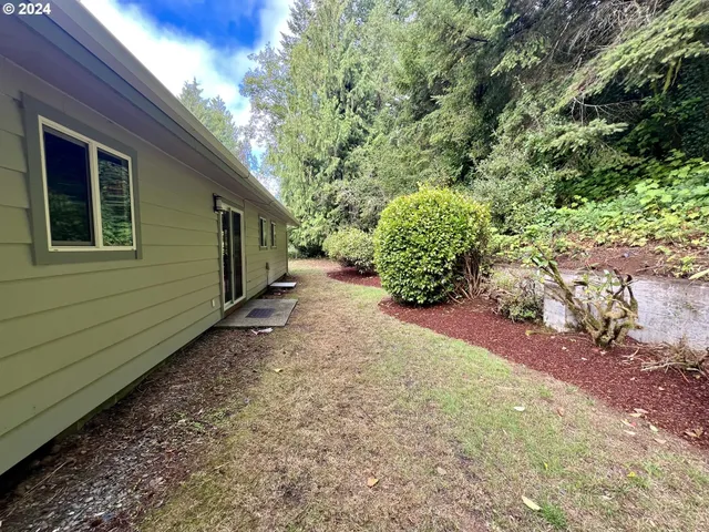 a view of a pathway both side of the house