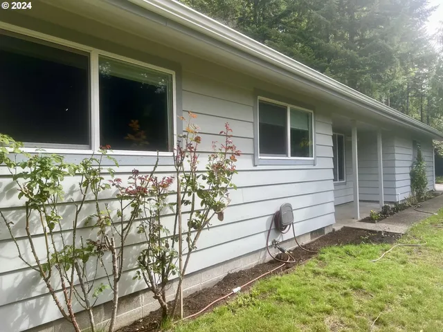 a view of house with backyard
