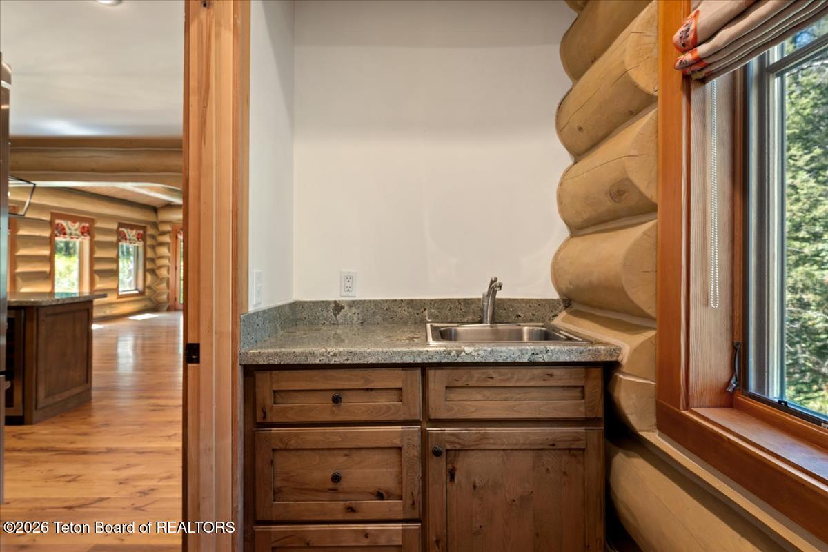 2815 Sparrow Hawk Road Wilson, WY 83014 - Photo 7 of 32 Wet Bar