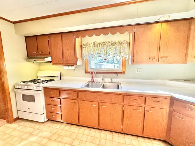 $164,900 | 228 East Railroad Street, Greentown, IN 46936