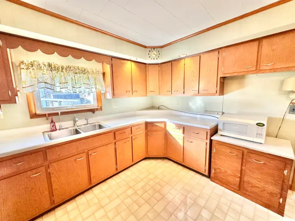 $159,900 | 228 East Railroad Street, Greentown, IN 46936