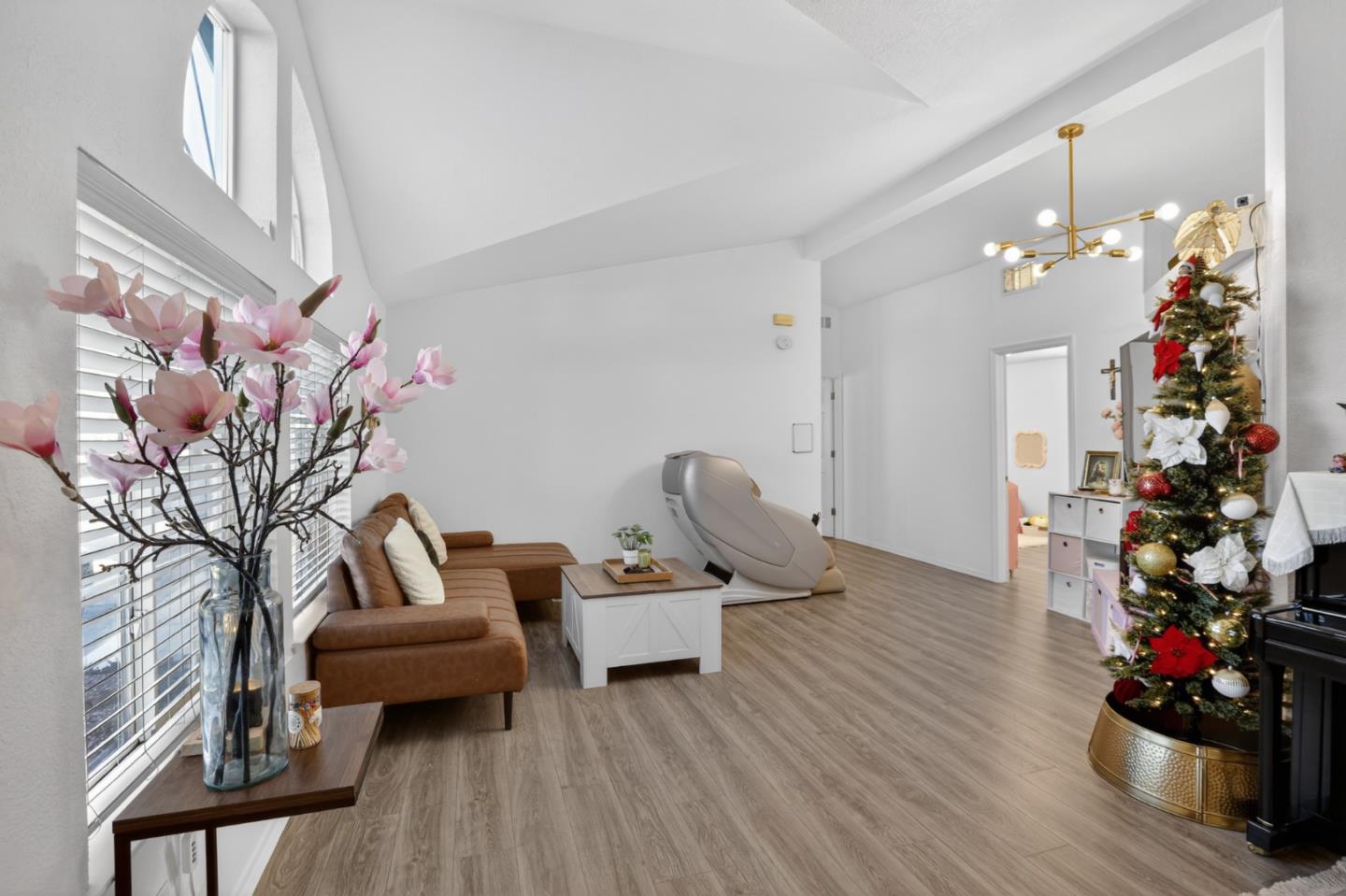 120 Dixon Landing Road, Unit 9 Milpitas, CA 95035 - Photo 14 of 34 a living room with furniture and flowers