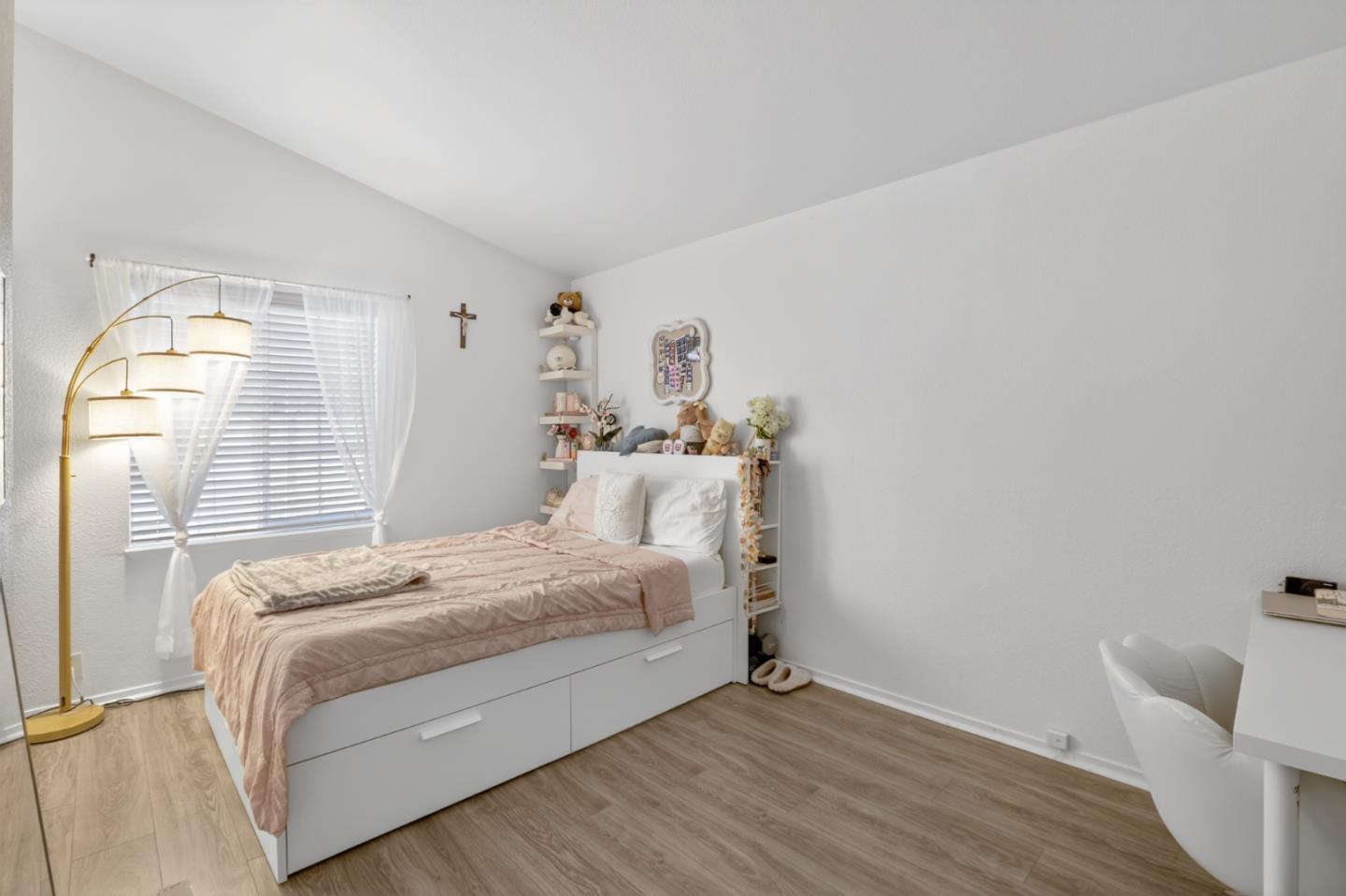 120 Dixon Landing Road, Unit 9 Milpitas, CA 95035 - Photo 24 of 34 a bedroom with a bed and a window