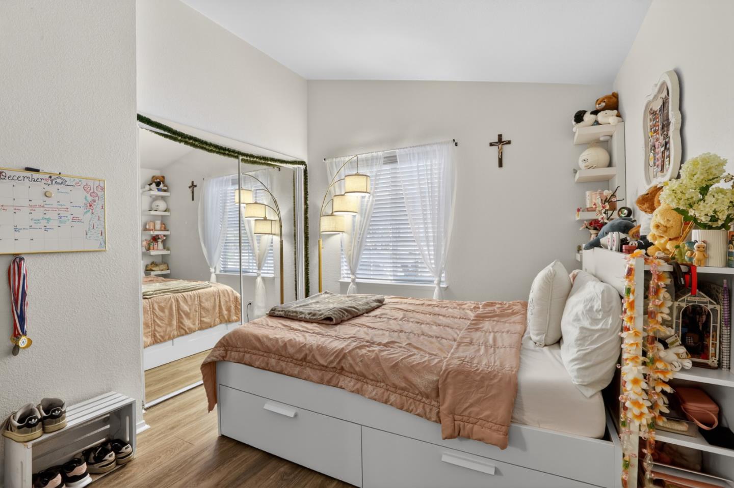 120 Dixon Landing Road, Unit 9 Milpitas, CA 95035 - Photo 25 of 34 a bedroom with a bed and a window