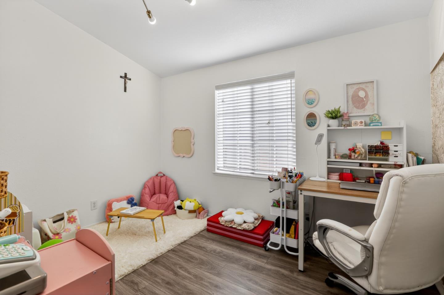 120 Dixon Landing Road, Unit 9 Milpitas, CA 95035 - Photo 34 of 34 a living room with furniture and a wooden floor