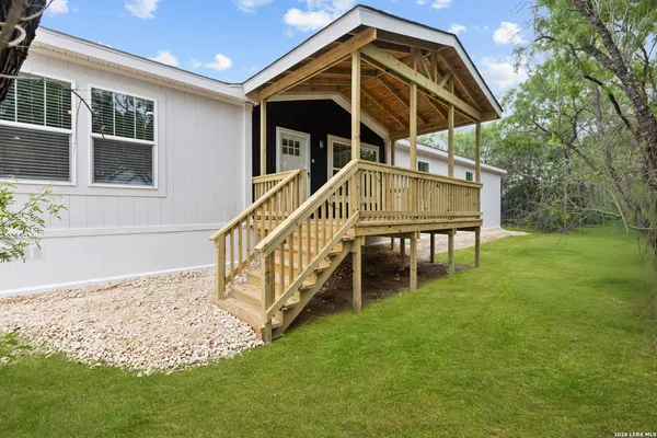 $339,900 | 697 County Road 664, Devine, TX 78016