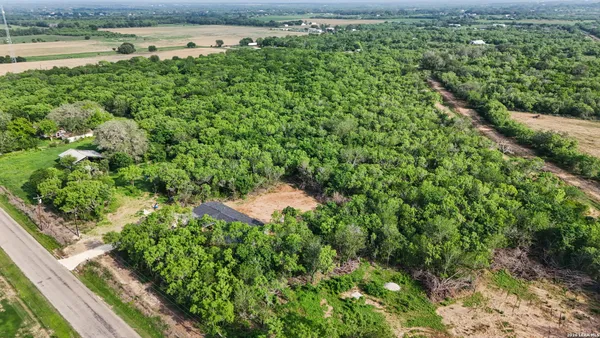 $339,900 | 697 County Road 664, Devine, TX 78016