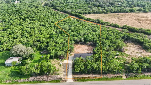 $339,900 | 697 County Road 664, Devine, TX 78016