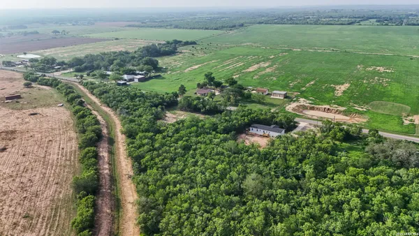 $339,900 | 697 County Road 664, Devine, TX 78016
