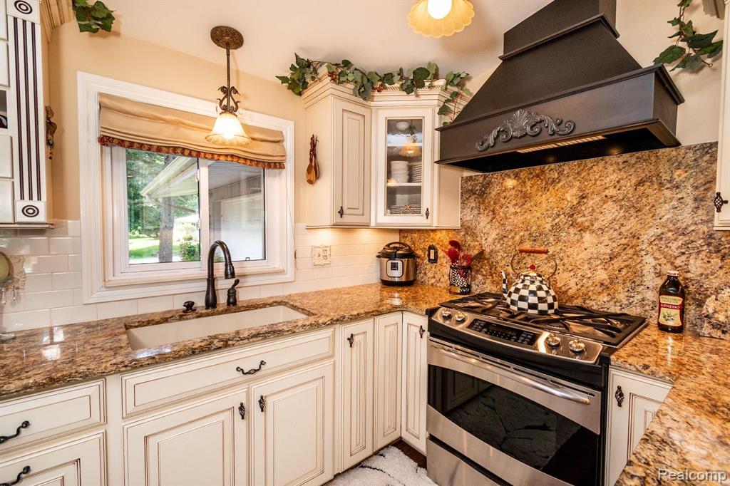 380 Donegal Drive Rochester Hills, MI 48309 - Photo 5 of 34