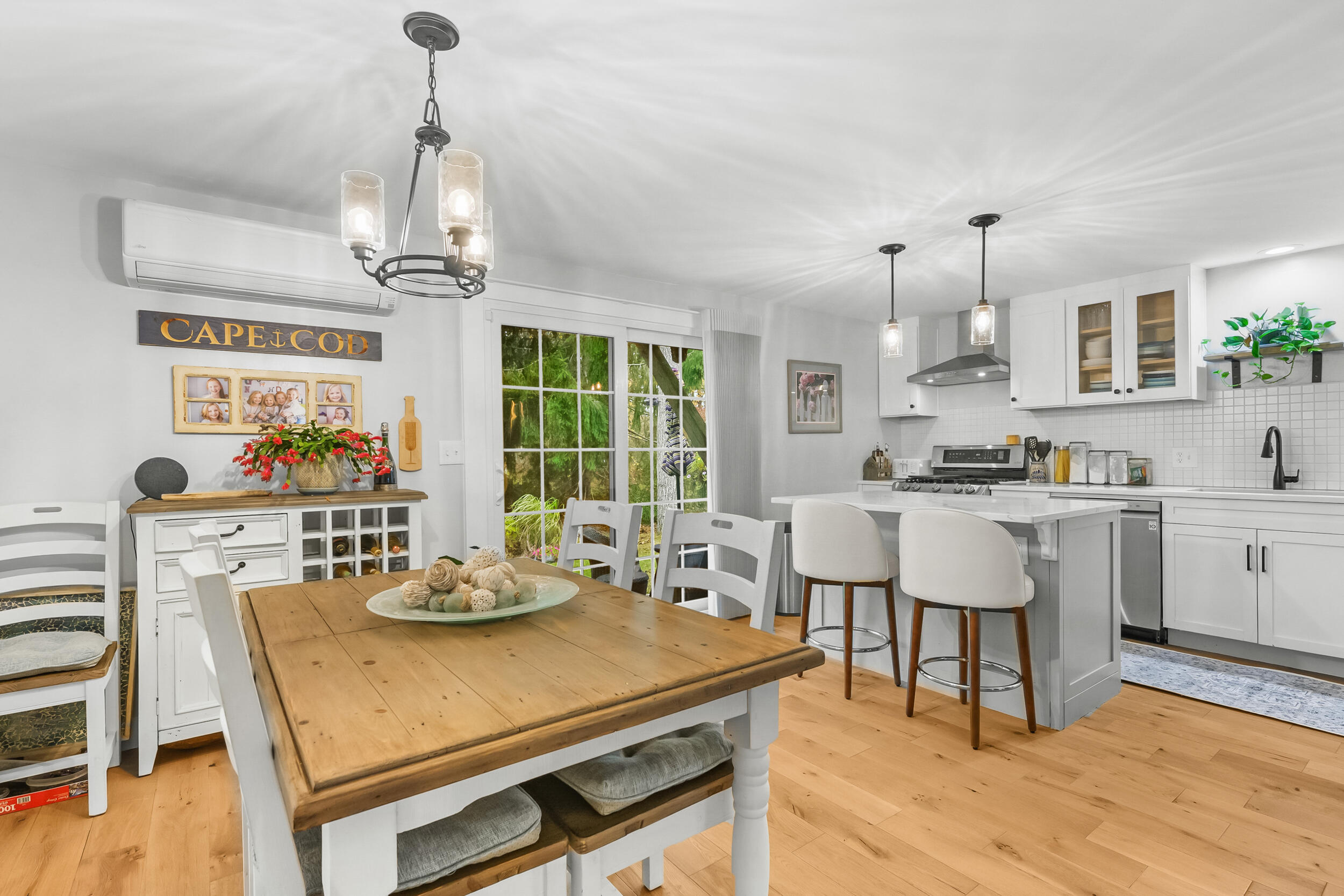 195 Falmouth Road, Unit 7B Mashpee, MA 02649 - Photo 10 of 38 a view of kitchen with breakfast area