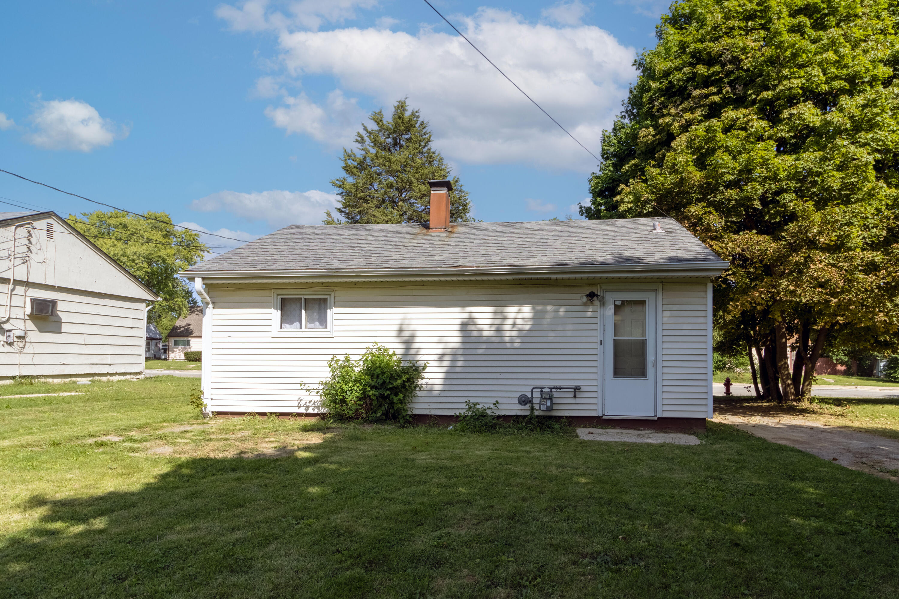 5711 North 60th Street Milwaukee, WI 53218 - Photo 2 of 2 Back-of-house