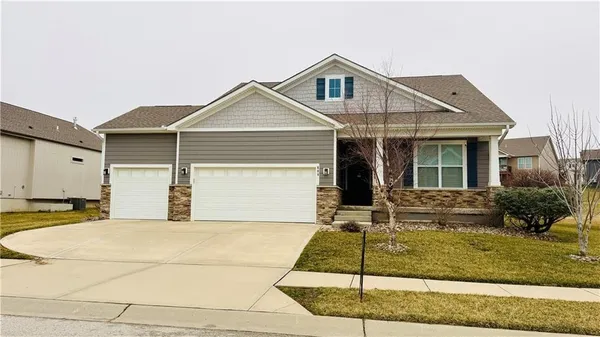 $540,000 | 604 Southwest Haverford Road, Lee's Summit, MO 64081