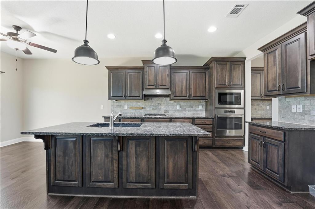 604 Southwest Haverford Road Lee's Summit, MO 64081 - Photo 4 of 63