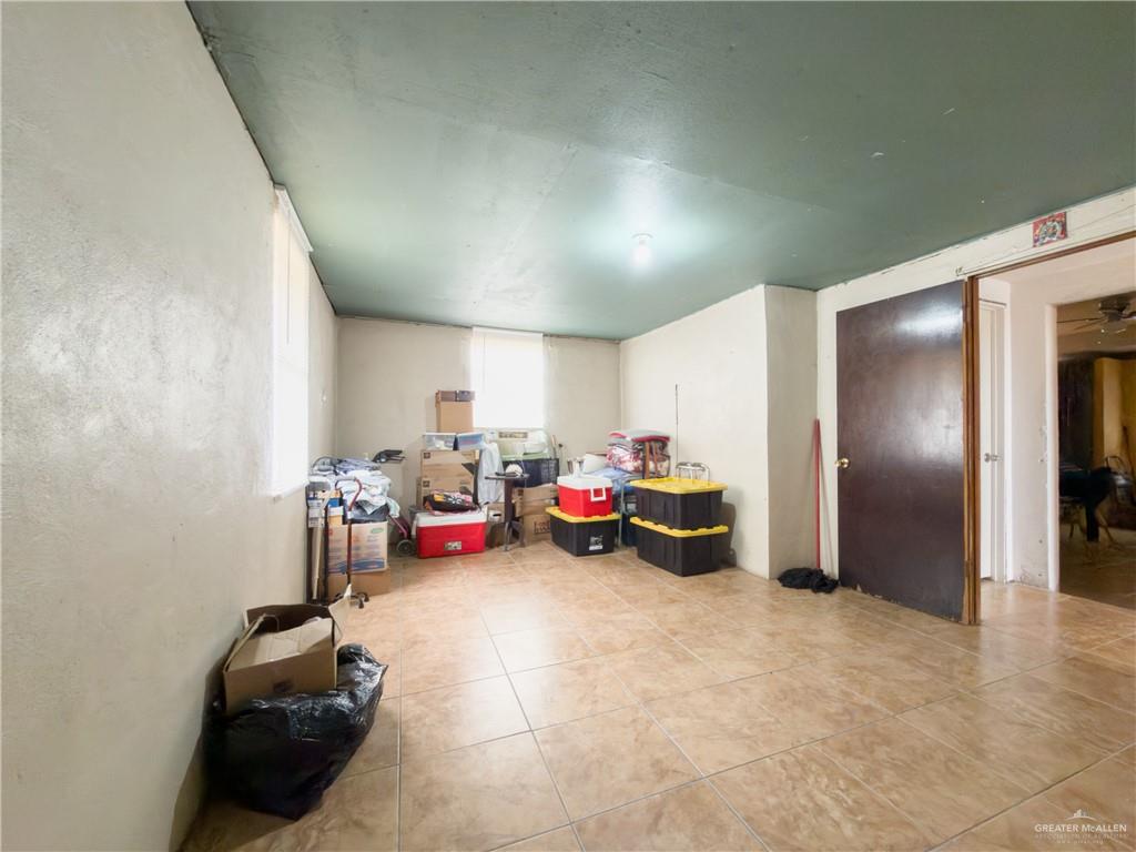 21707 Hidalgo Street Edcouch, TX 78538 - Photo 15 of 27 a view of a livingroom with furniture and toys