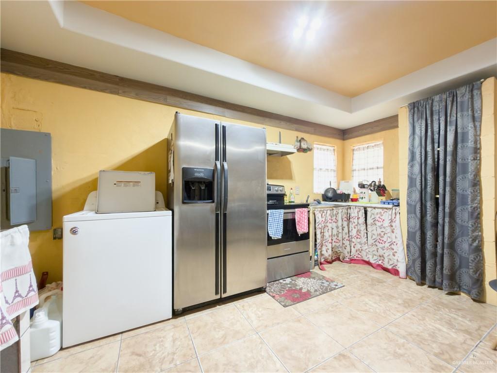 21707 Hidalgo Street Edcouch, TX 78538 - Photo 20 of 27 a kitchen with refrigerator and window