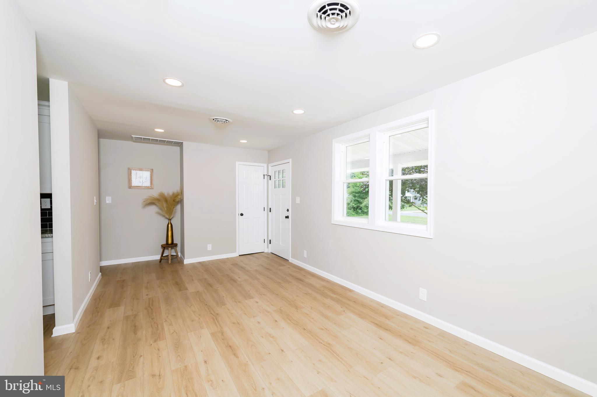 120 Colin Road Williamstown, NJ 08094 - Photo 3 of 36 Gallery Image 3