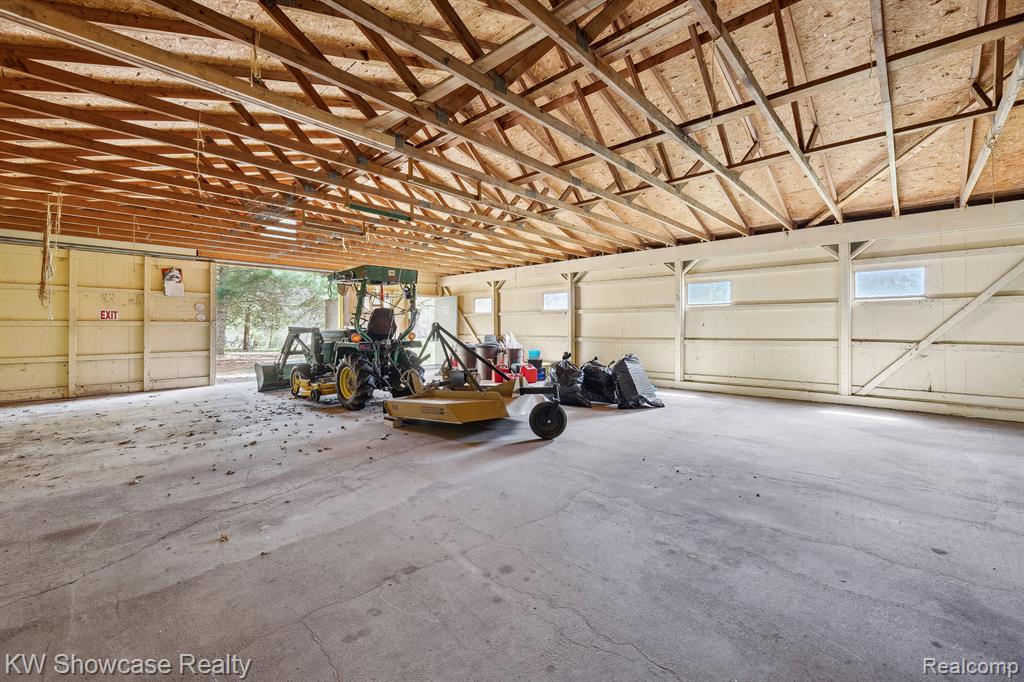 2050 Rowe Road Milford, MI 48380 - Photo 46 of 76
