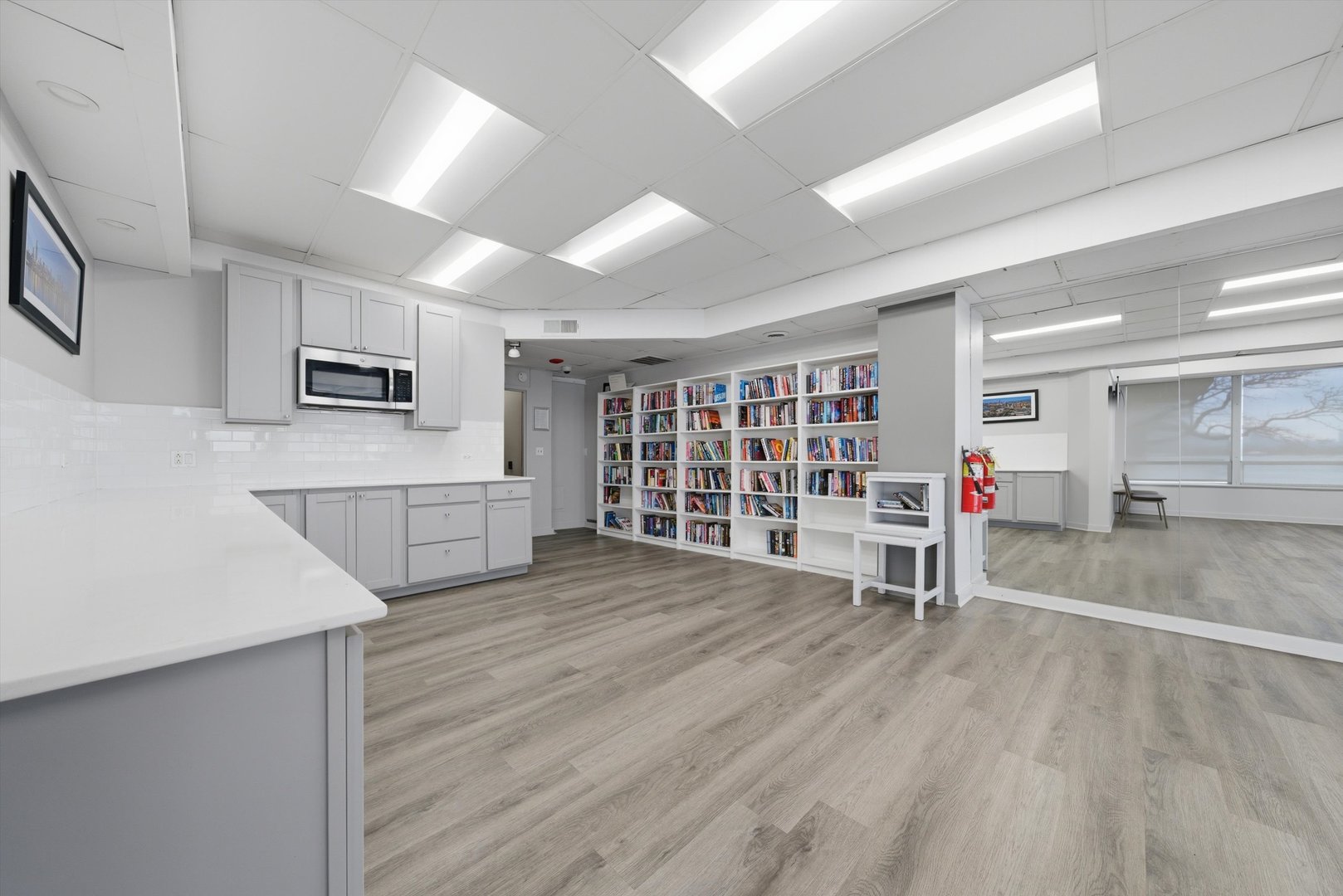 6301 North Sheridan Road, Unit 14G Chicago, IL 60660 - Photo 16 of 22 a view of a livingroom with furniture and staircase