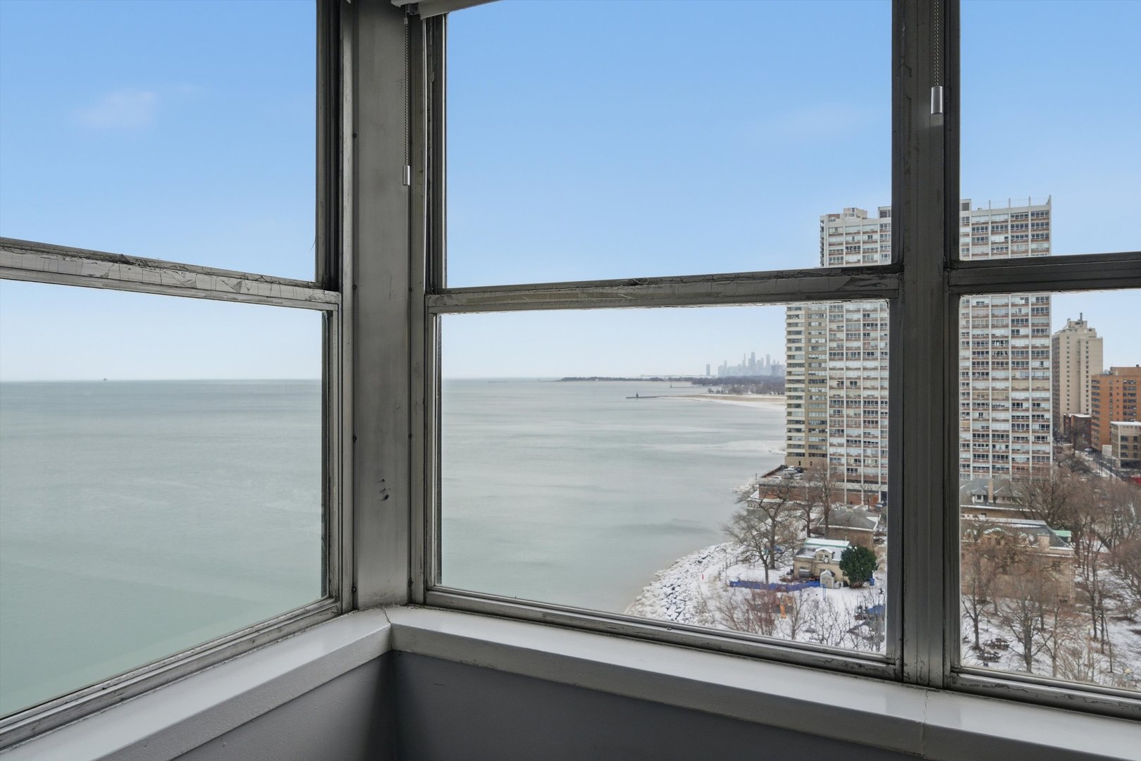 6301 North Sheridan Road, Unit 14G Chicago, IL 60660 - Photo 4 of 22 a view of a glass door