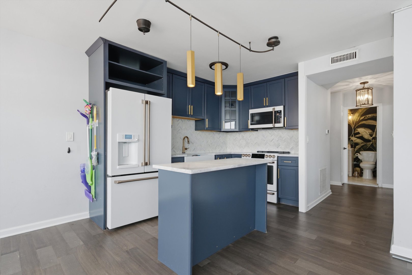 6301 North Sheridan Road, Unit 14G Chicago, IL 60660 - Photo 6 of 22 a kitchen with stainless steel appliances a stove top oven a sink and a refrigerator