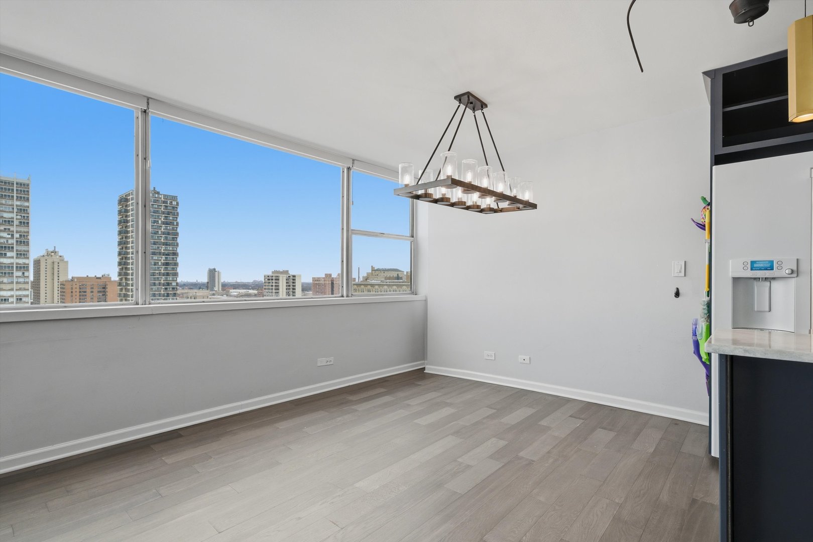 6301 North Sheridan Road, Unit 14G Chicago, IL 60660 - Photo 8 of 22 a view of a room with a window