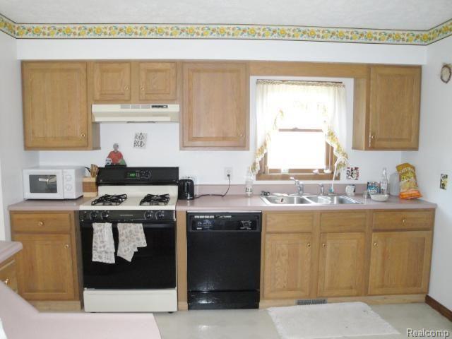 8335 Hough Road Almont, MI 48003 - Photo 4 of 12 Hough #4 kitchen