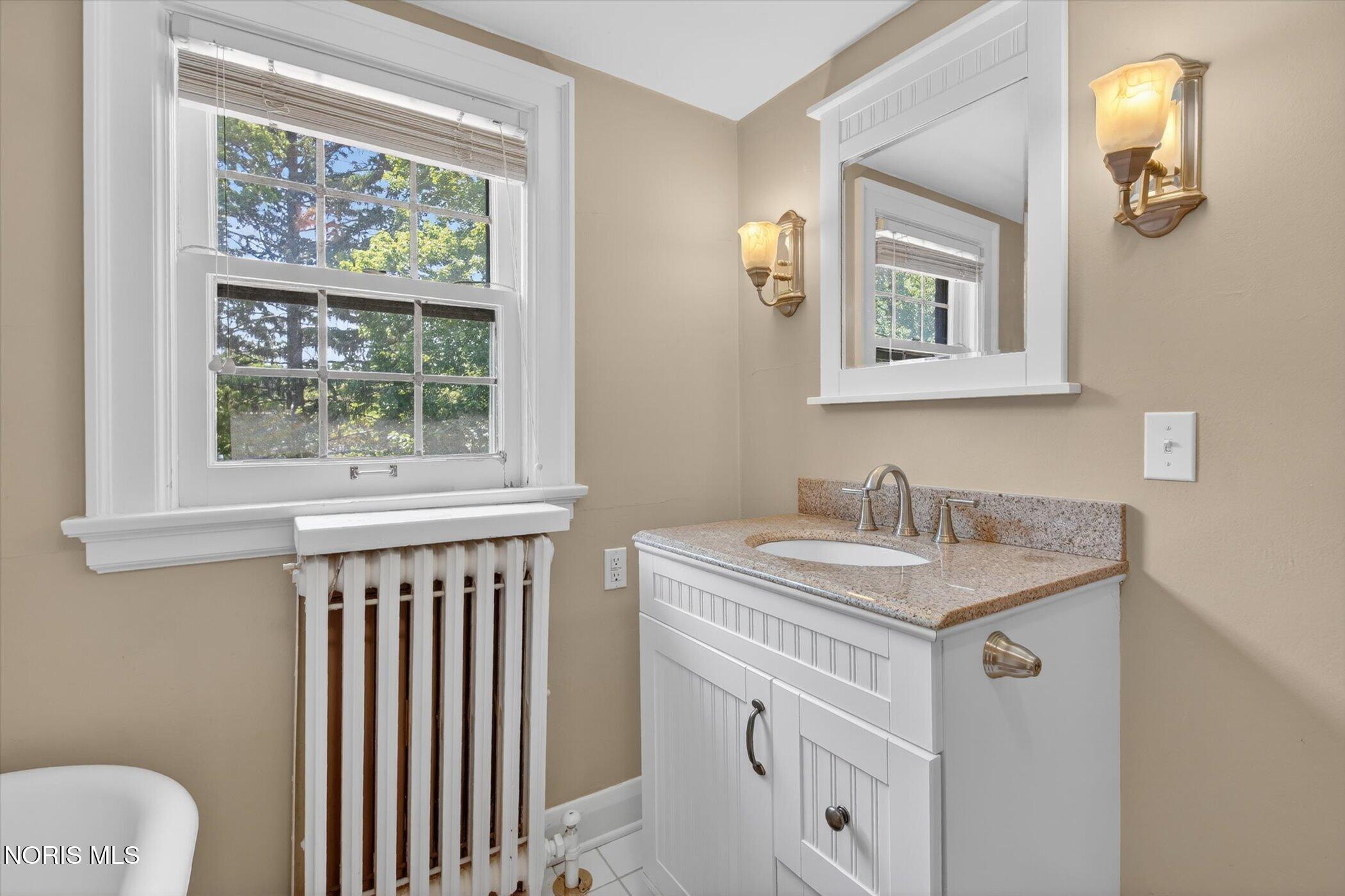 2151 Hawthorne Road Toledo, OH 43606 - Photo 10 of 41 Gallery Image 10