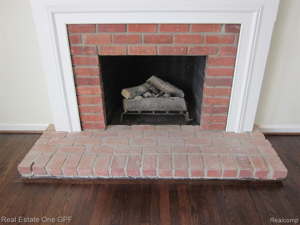 1878 Prestwick Road Grosse Pointe Woods, MI 48236 - Photo 4 of 35