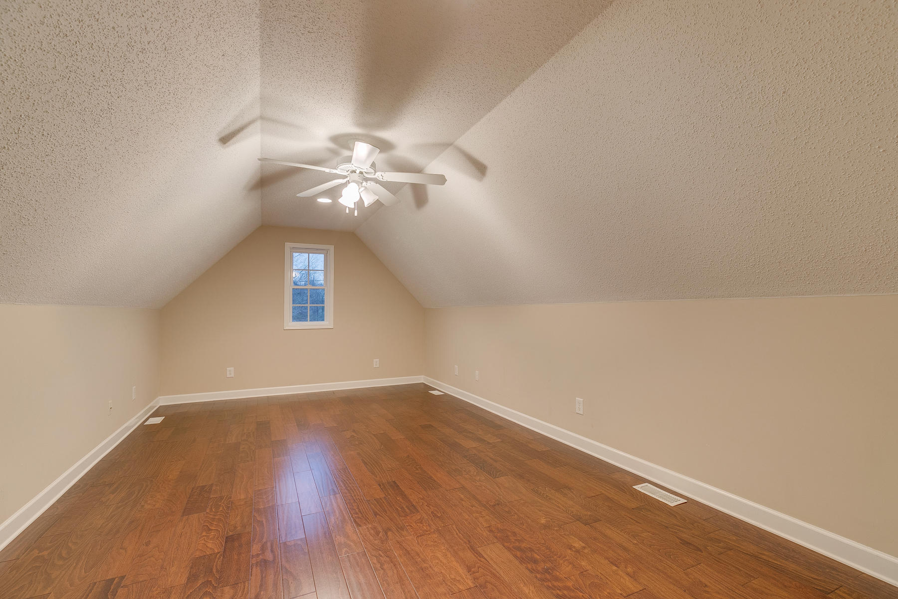 111 H R King Road Johnson City, TN 37615 - Photo 33 of 42 033