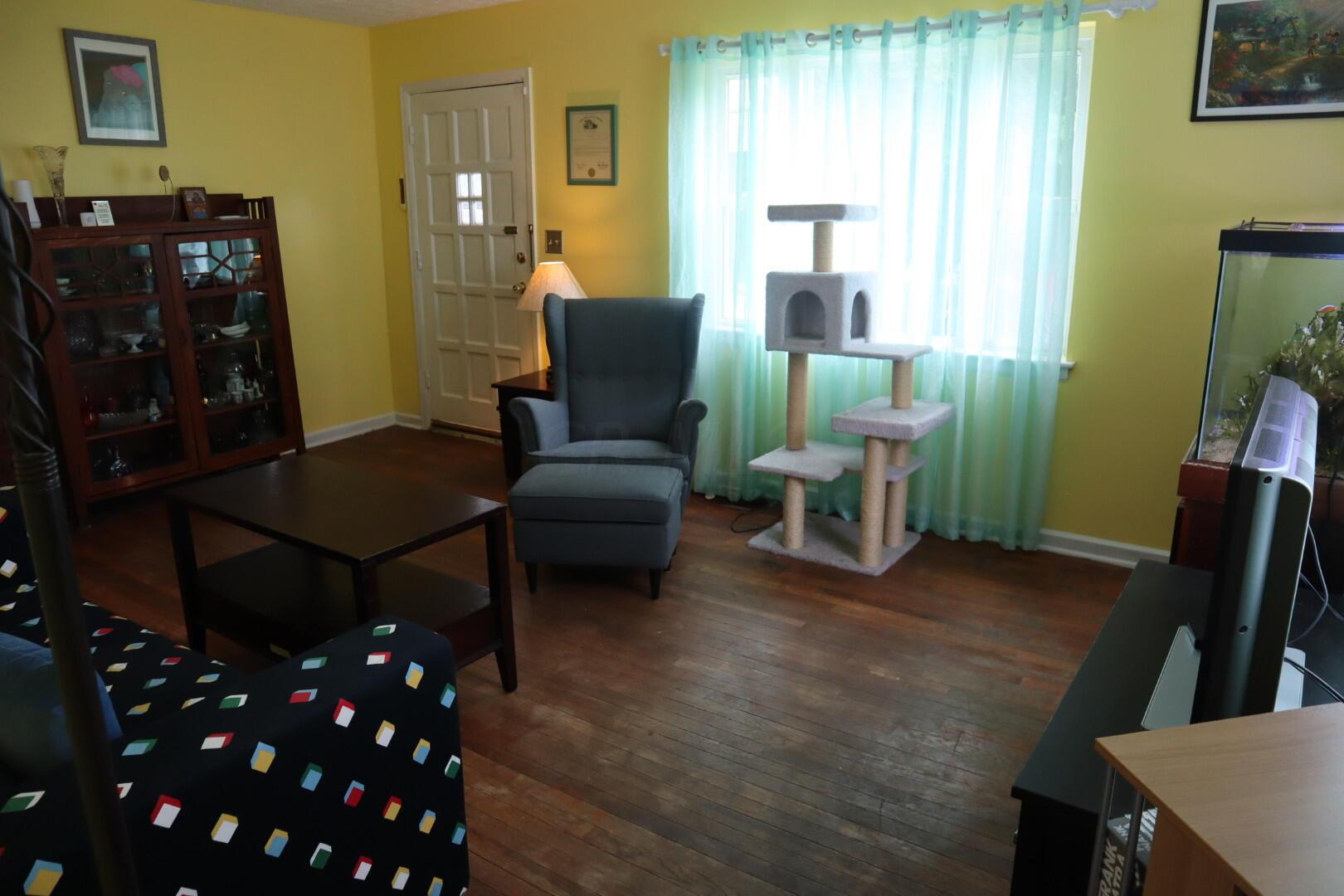 3301 McGuffey Road Columbus, OH 43224 - Photo 2 of 21 IMG-3906