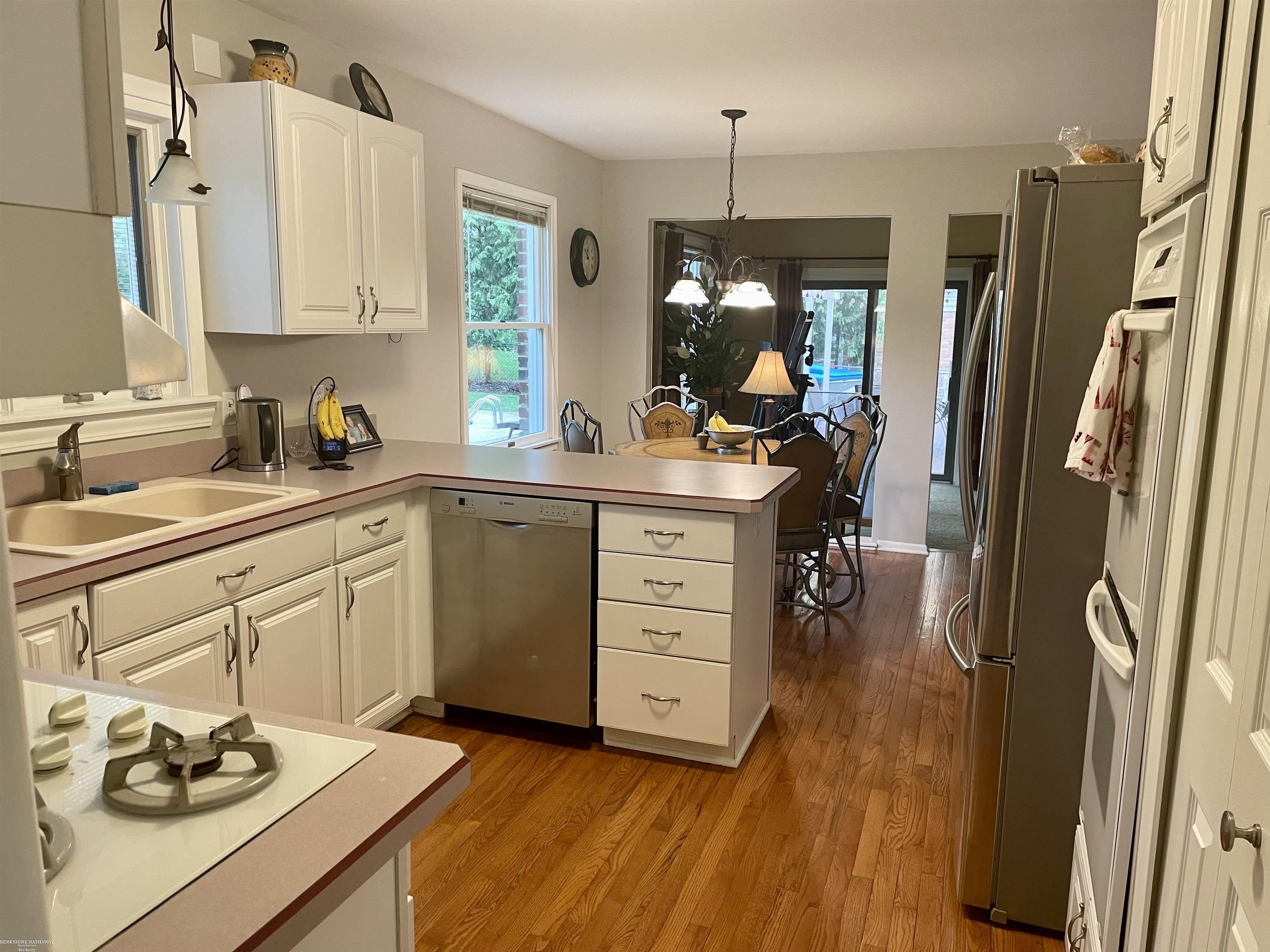 972 Croydon Road Rochester, MI 48309 - Photo 8 of 27 50109577-7.JPG