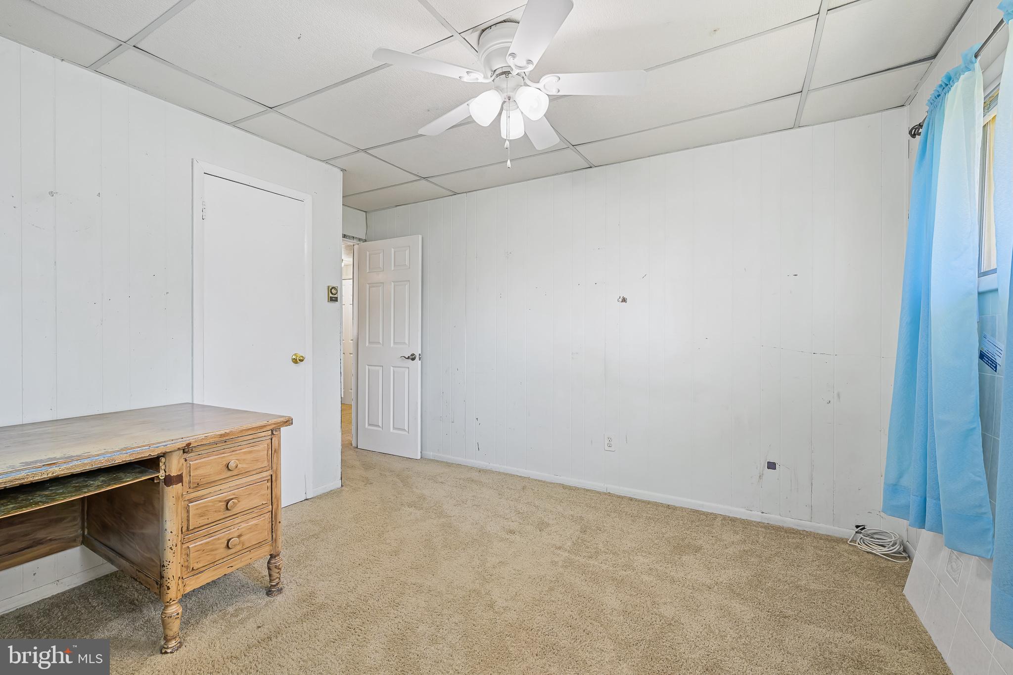 8 Augusta Drive Newark, DE 19713 - Photo 12 of 23 a room with a ceiling fan and a bathroom