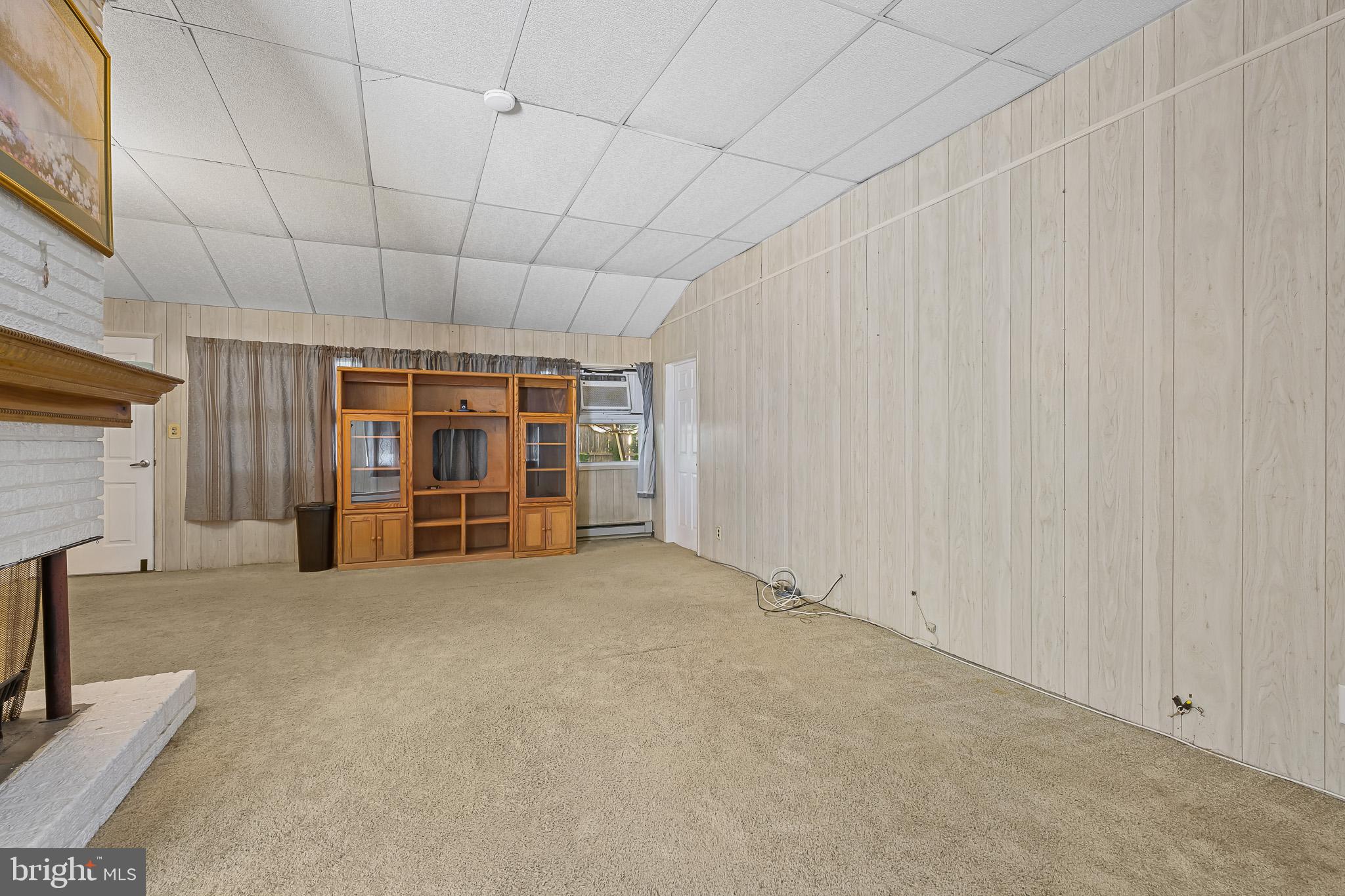 8 Augusta Drive Newark, DE 19713 - Photo 4 of 23 a view of an empty room with closet