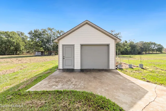 $335,000 | 216 Sabbath Road, Youngsville, LA 70592