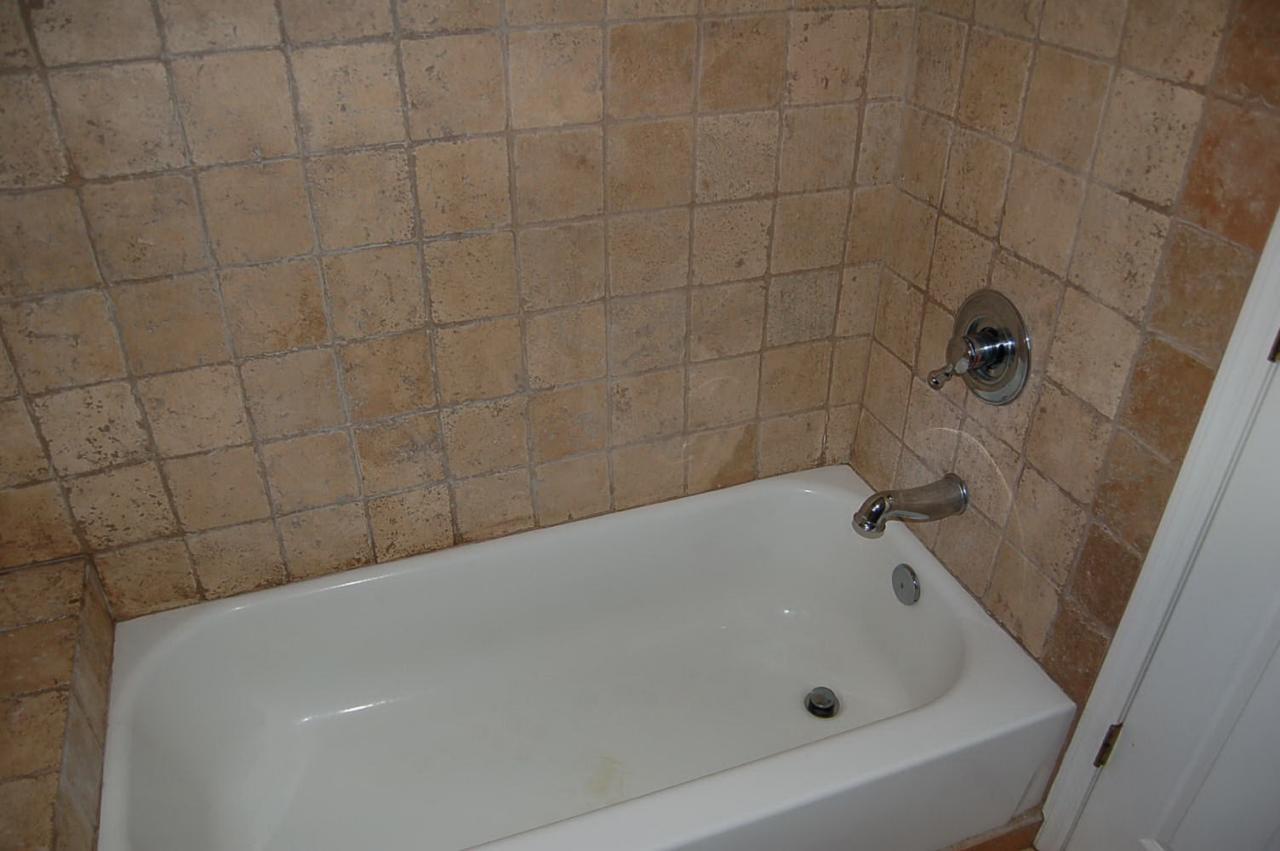 1413 East Almeria Road Phoenix, AZ 85006 - Photo 11 of 17 GUEST BATH