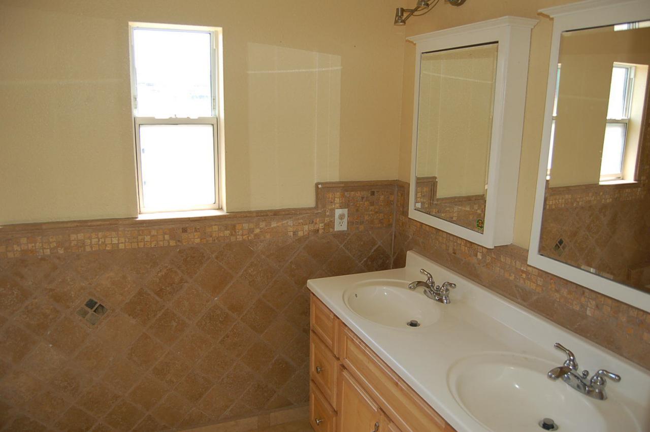 1413 East Almeria Road Phoenix, AZ 85006 - Photo 5 of 17 MASTER BATH