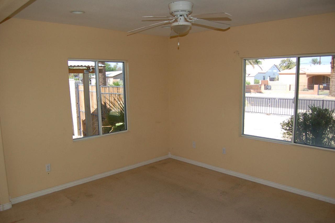 1413 East Almeria Road Phoenix, AZ 85006 - Photo 7 of 17 HUGE MASTER SUITE