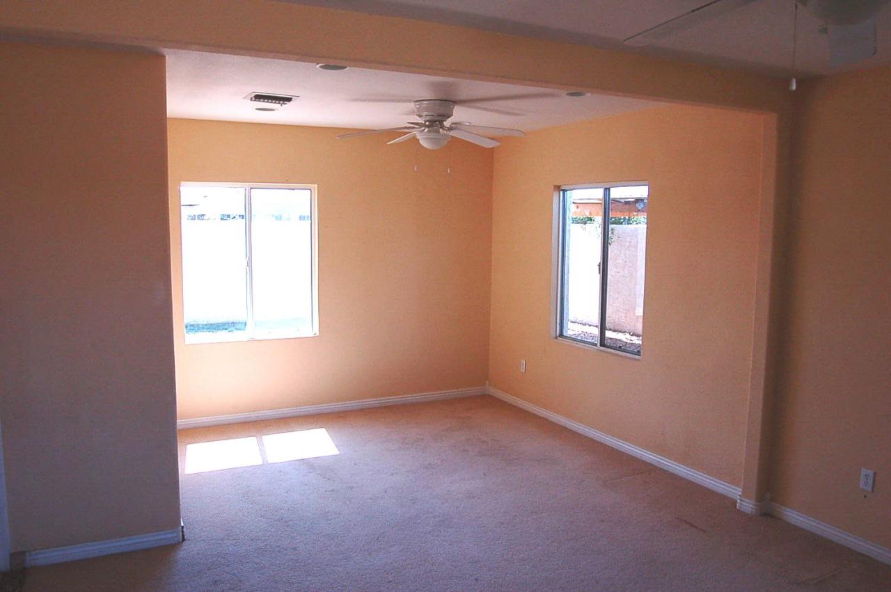 1413 East Almeria Road Phoenix, AZ 85006 - Photo 8 of 17 HUGE MASTER SUITE - SITTING AREA
