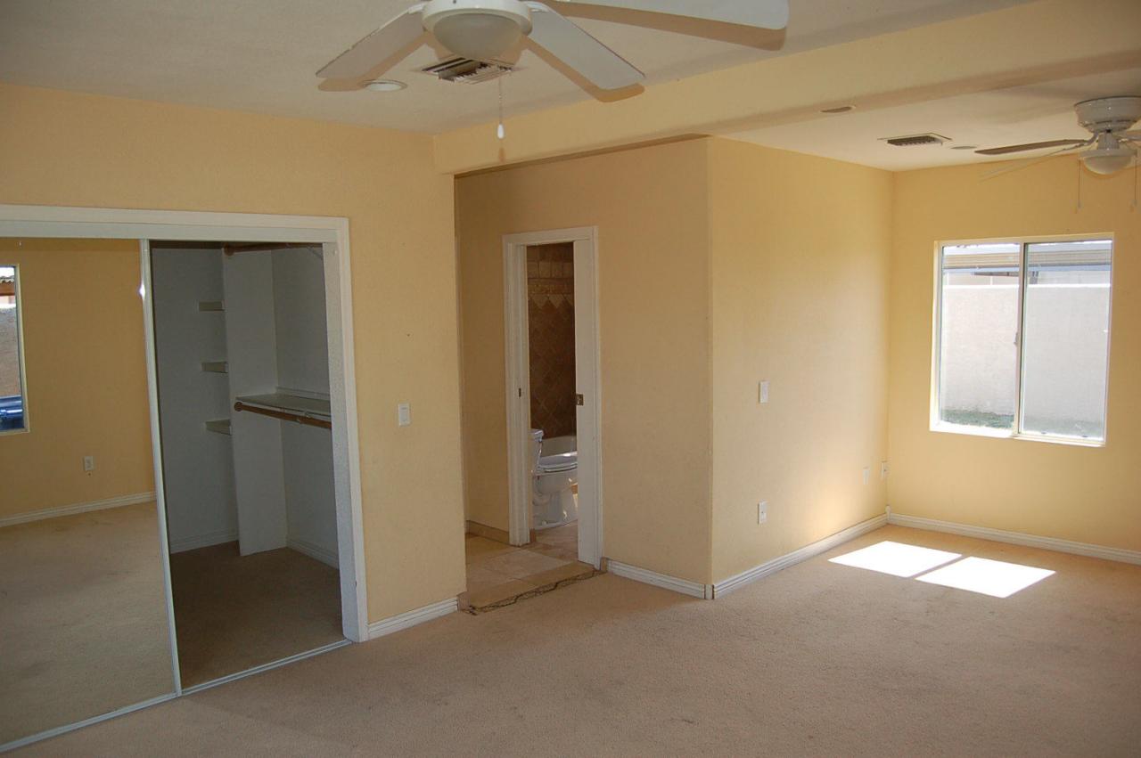 1413 East Almeria Road Phoenix, AZ 85006 - Photo 9 of 17 HUGE MASTER SUITE