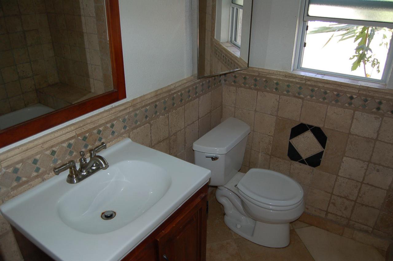 1413 East Almeria Road Phoenix, AZ 85006 - Photo 10 of 17 GUEST BATH