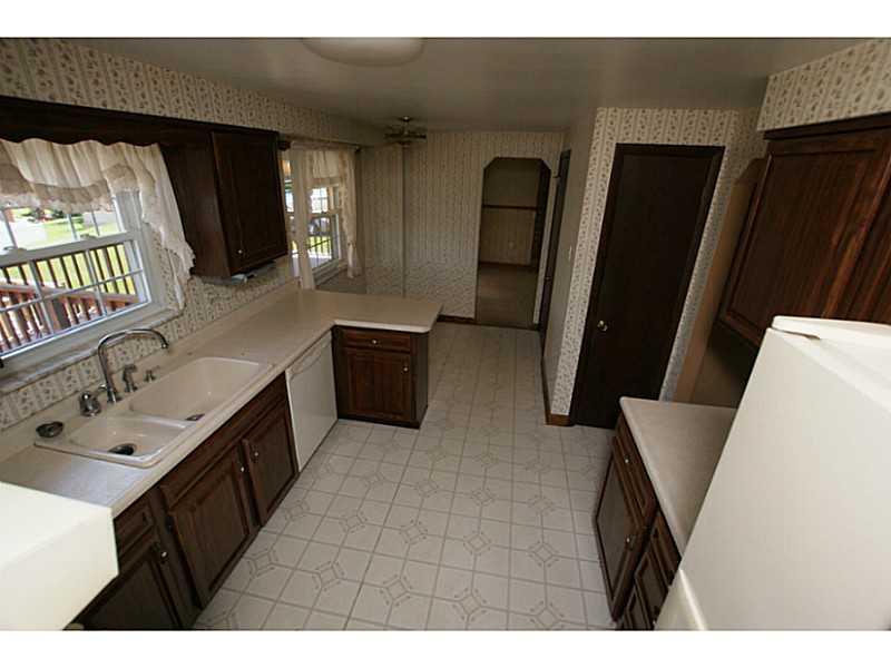50 Dover Road Irwin, PA 15642 - Photo 3 of 21 Kitchen.