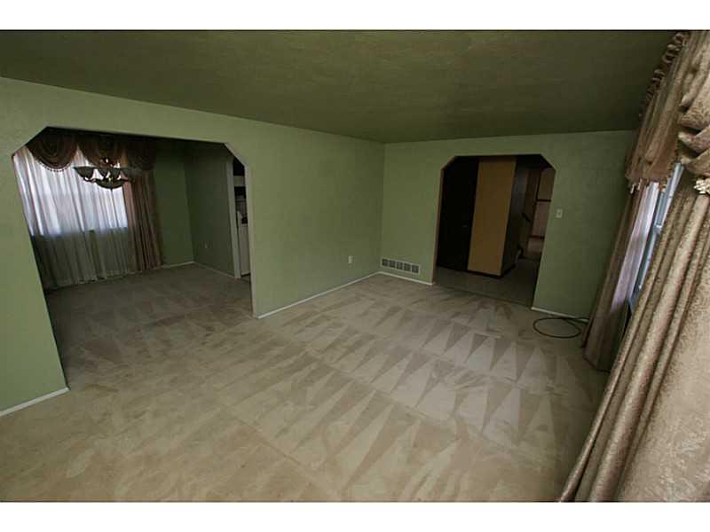 50 Dover Road Irwin, PA 15642 - Photo 5 of 21 Living Room.