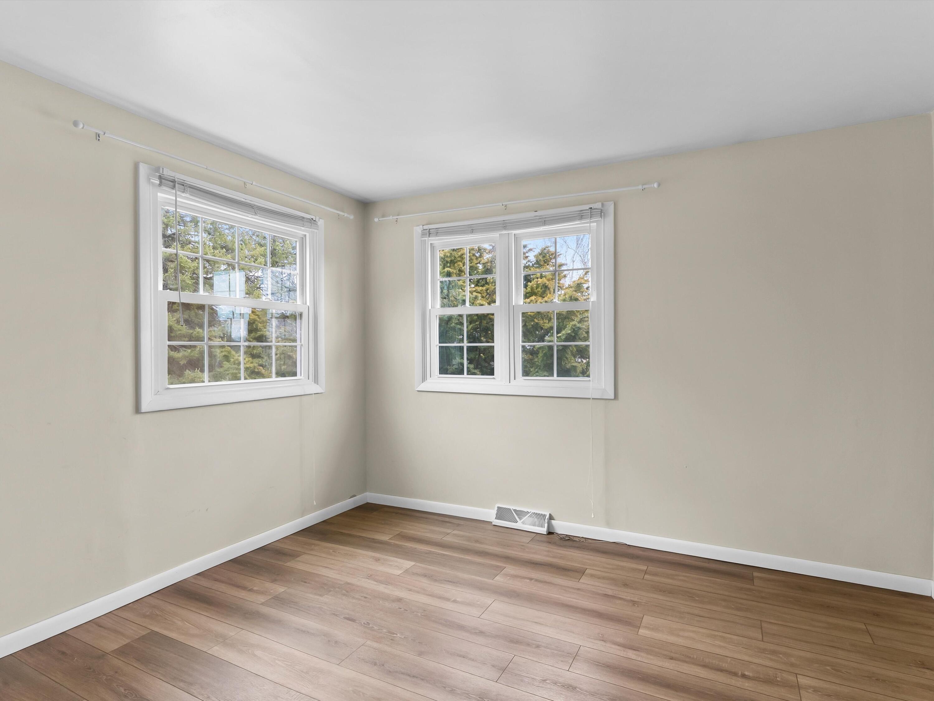 5304 Woodland Drive Two Rivers, WI 54241 - Photo 30 of 36 37-034_2935530_09875