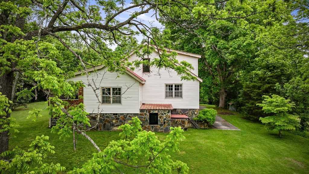 16 Hollow Springs Road Blue Ridge, GA 30513 - Photo 16 of 62 a house with trees in the background