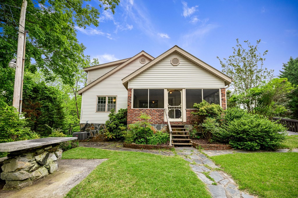 16 Hollow Springs Road Blue Ridge, GA 30513 - Photo 18 of 62 a front view of house with yard and green space