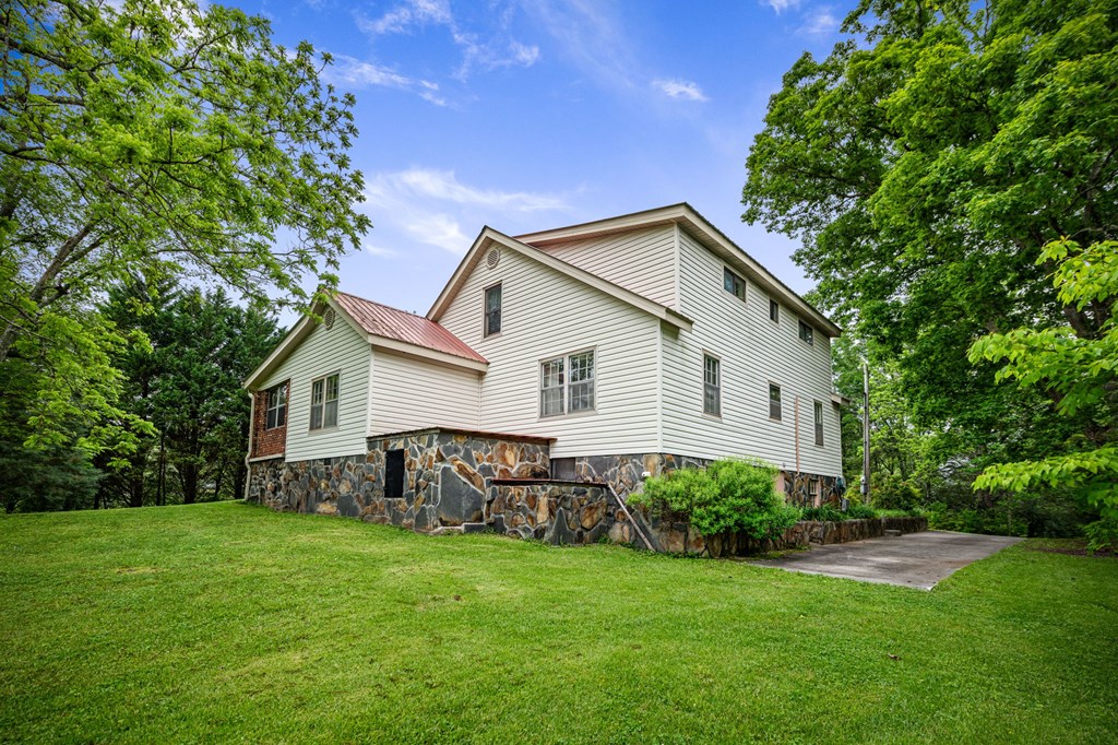 16 Hollow Springs Road Blue Ridge, GA 30513 - Photo 25 of 62 a backyard of a house with potted plants and large tree