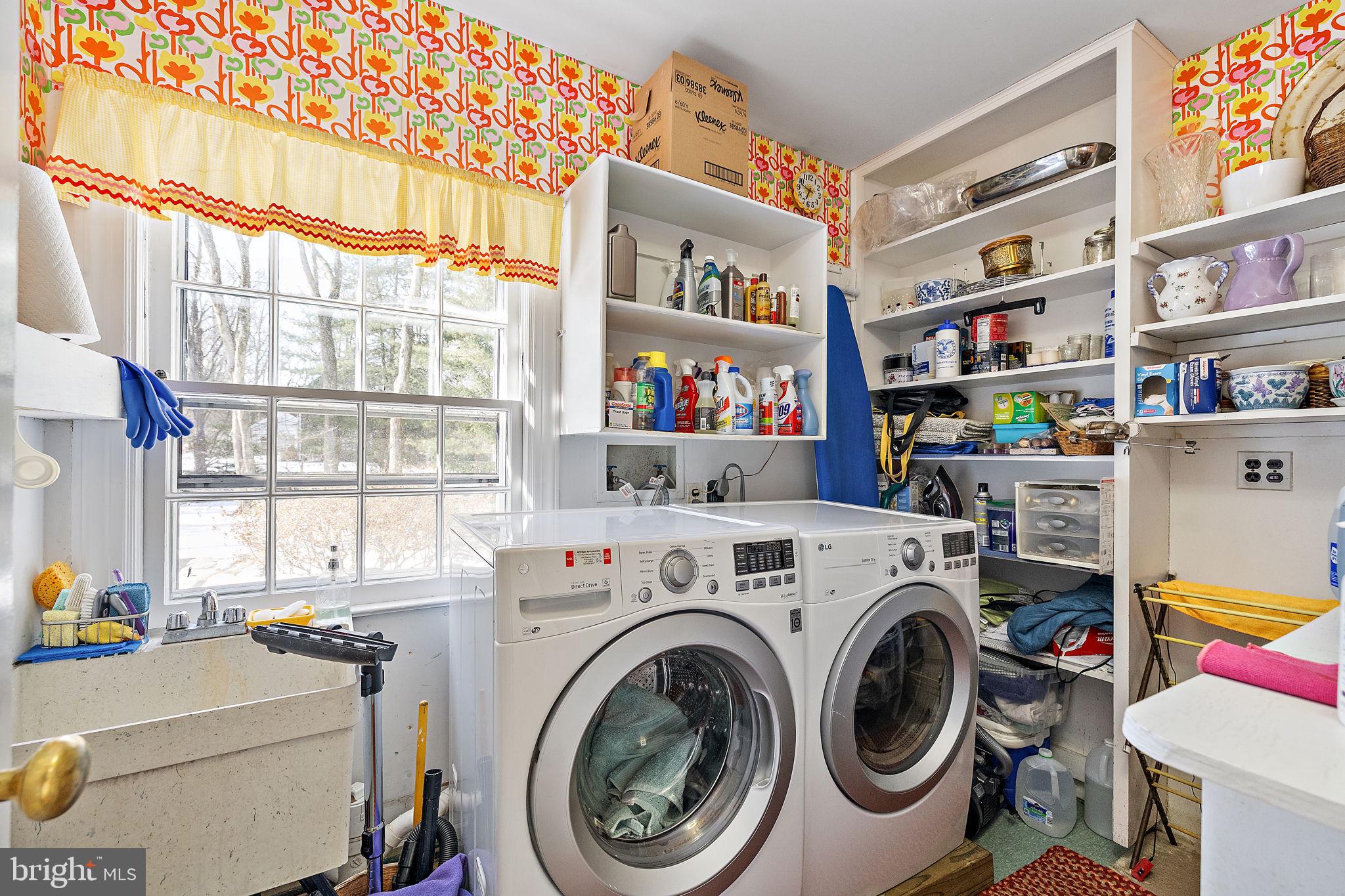 4615 Weldin Road Wilmington, DE 19803 - Photo 24 of 49 a utility room with dryer and washer