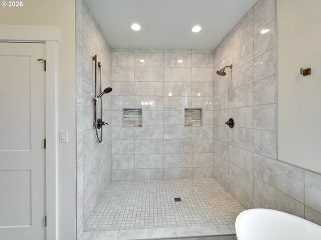 $679,500 | 807 Ike Mooney Road Northeast, Silverton, OR 97381